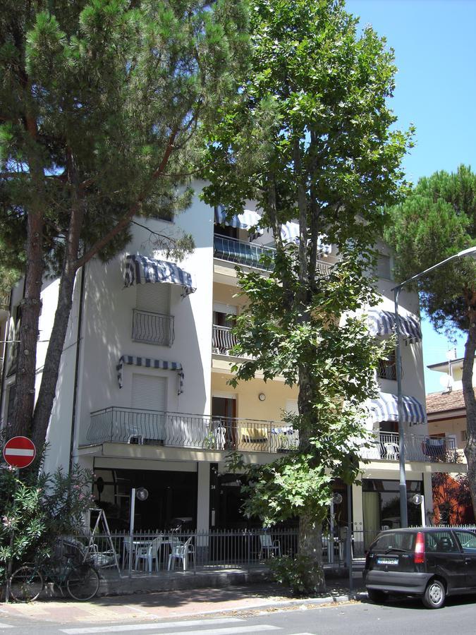 Residence Monaco Appartamentiリミニ エクステリア 写真