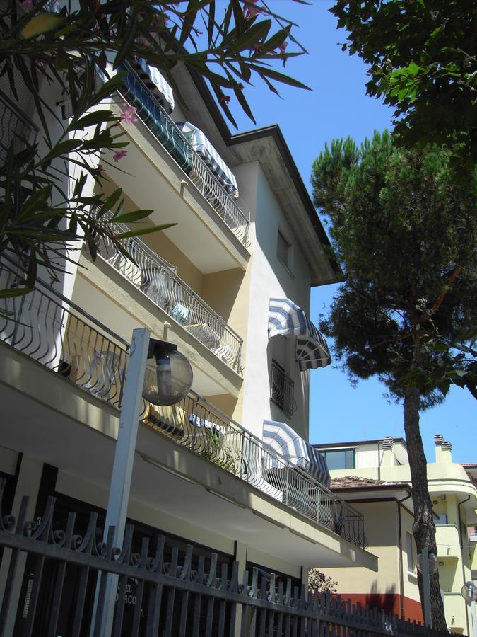 Residence Monaco Appartamentiリミニ エクステリア 写真