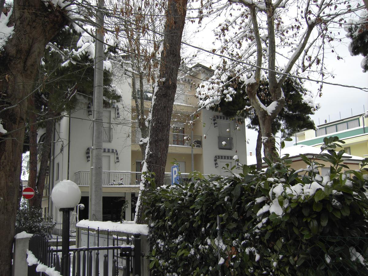 Residence Monaco Appartamentiリミニ エクステリア 写真