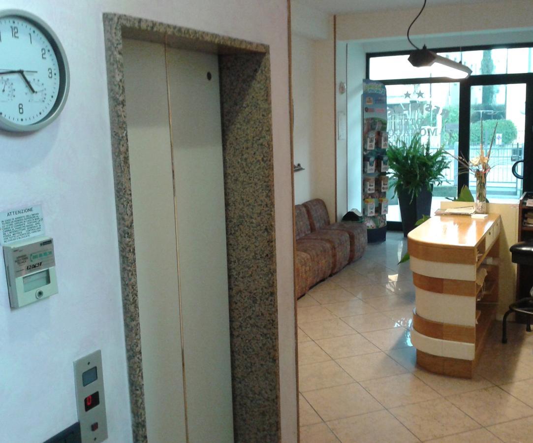 Residence Monaco Appartamentiリミニ エクステリア 写真